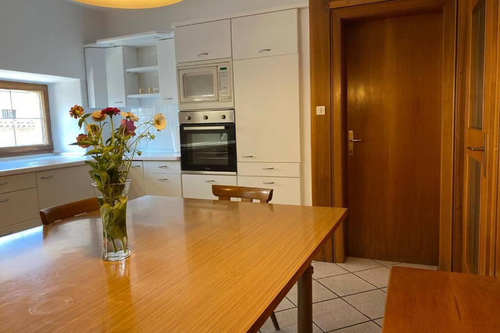 Grosse Wohnung Mit Garagenparkplatz Fiè Kültér fotó