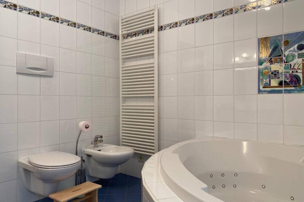 Grosse Wohnung Mit Garagenparkplatz Fiè Kültér fotó