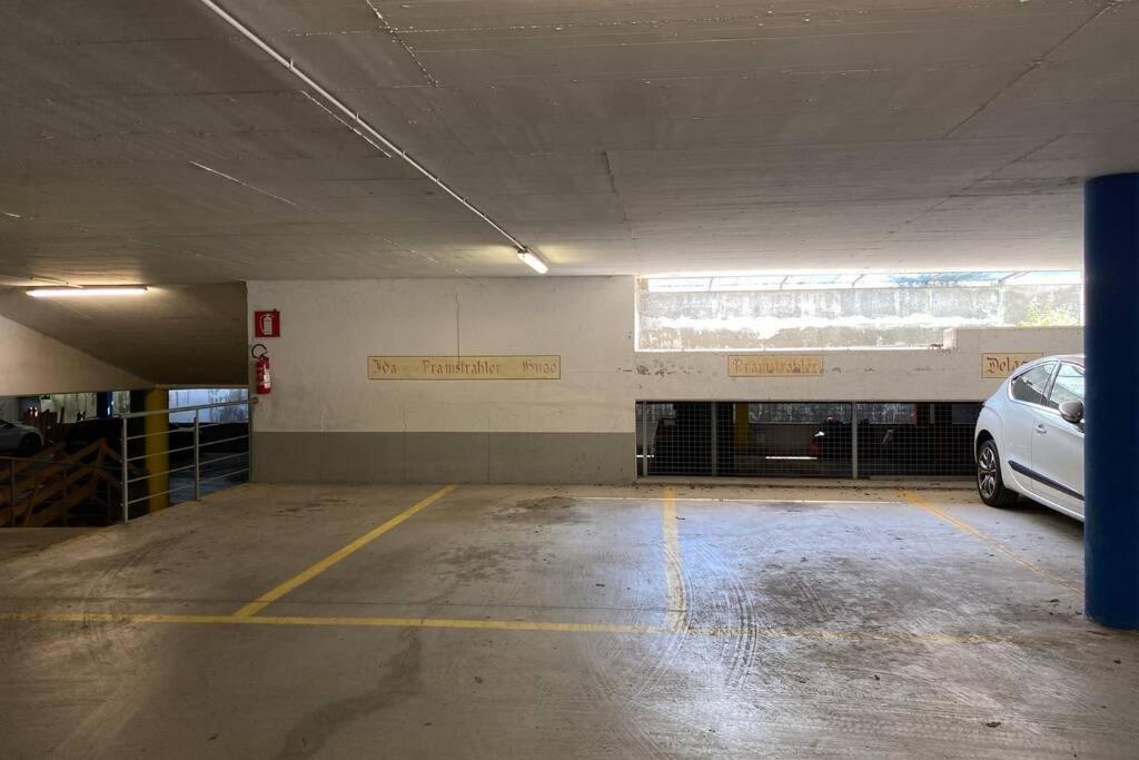 Grosse Wohnung Mit Garagenparkplatz Fiè Kültér fotó