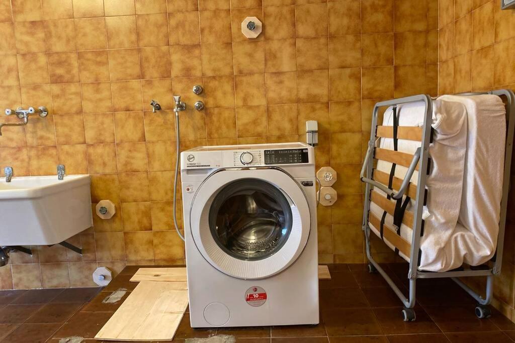 Grosse Wohnung Mit Garagenparkplatz Fiè Kültér fotó